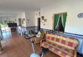 Загородный дом с участком на продажу в городе Ciutadella de Menorca Фото