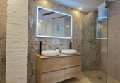 Отдельно стоящий дом с участком на продажу в городе Валенсия Фото