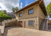 Chalet independiente con terreno en venta en la España, Orihuela, ref: TR360094 foto