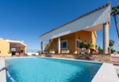 Chalet independiente con terreno en venta en la España, Orihuela, ref: TR141238 foto