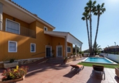Chalet independiente con terreno en venta en la España, Orihuela, ref: TR141238 foto