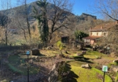 Отдельно стоящий дом с участком на продажу в городе Santa María de Cayón Фото