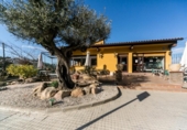 Chalet independiente con terreno en venta en la España, Cerdanyola del Vallès, ref: TR198590 foto