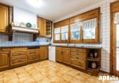 Отдельно стоящий дом с участком на продажу в городе Castellar del Vallès Фото