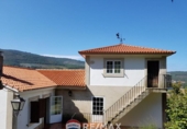 Отдельно стоящий дом с участком на продажу в городе Gondomar Фото