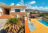 Chalet independiente con terreno en venta en la España, Nerja, ref: TR157743 foto