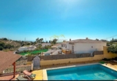 Chalet independiente con terreno en venta en la España, Nerja, ref: TR157743 foto