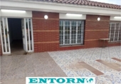 Chalet independiente con terreno en venta en la España, Santa Perpètua de Mogoda, ref: TR134229 foto