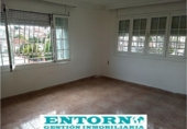Chalet independiente con terreno en venta en la España, Santa Perpètua de Mogoda, ref: TR134229 foto