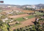 Загородный дом с участком на продажу в городе Vilanova i la Geltrú Фото