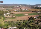 Загородный дом с участком на продажу в городе Vilanova i la Geltrú Фото