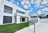 Chalet independiente con terreno en venta en la España, Manilva, ref: TR240621 foto