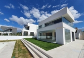 Chalet independiente con terreno en venta en la España, Manilva, ref: TR240621 foto
