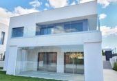 Chalet independiente con terreno en venta en la España, Manilva, ref: TR240621 foto