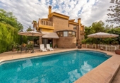 Chalet independiente con terreno en venta en la España, Alicante, ref: TR148476 foto