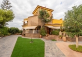 Chalet independiente con terreno en venta en la España, Alicante, ref: TR148476 foto