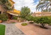 Chalet independiente con terreno en venta en la España, Alicante, ref: TR148476 foto