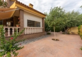 Chalet independiente con terreno en venta en la España, Alicante, ref: TR148476 foto