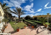 Chalet independiente con terreno en venta en la España, Almería, ref: TR236955 foto