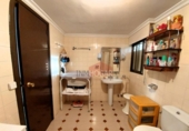 Chalet independiente con terreno en venta en la España, Ávila, ref: TR315929 foto