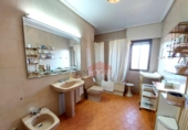 Chalet independiente con terreno en venta en la España, Ávila, ref: TR315929 foto