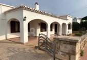 Отдельно стоящий дом с участком на продажу в городе Ciutadella de Menorca Фото