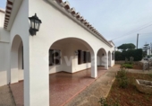 Отдельно стоящий дом с участком на продажу в городе Ciutadella de Menorca Фото