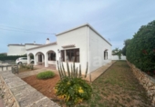 Отдельно стоящий дом с участком на продажу в городе Ciutadella de Menorca Фото