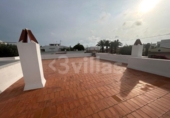 Отдельно стоящий дом с участком на продажу в городе Ciutadella de Menorca Фото