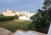 Отдельно стоящий дом с участком на продажу в городе Ciutadella de Menorca Фото