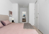 Отдельно стоящий дом с участком на продажу в городе Los Alcázares Фото