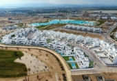 Отдельно стоящий дом с участком на продажу в городе Los Alcázares Фото