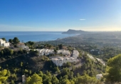 Отдельно стоящий дом с участком на продажу в городе Altea Фото