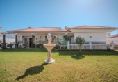 Chalet independiente con terreno en venta en la España, Arona, ref: TR345430 foto