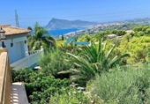 Отдельно стоящий дом с участком на продажу в городе Altea Фото