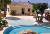 Chalet independiente con terreno en venta en la España, L'Alfàs del Pi, ref: TR161874 foto