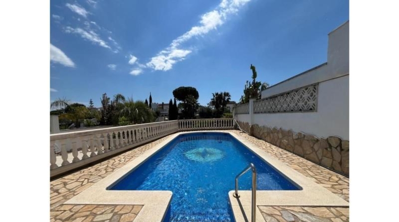 Gerona - Empuriabrava - 542m2