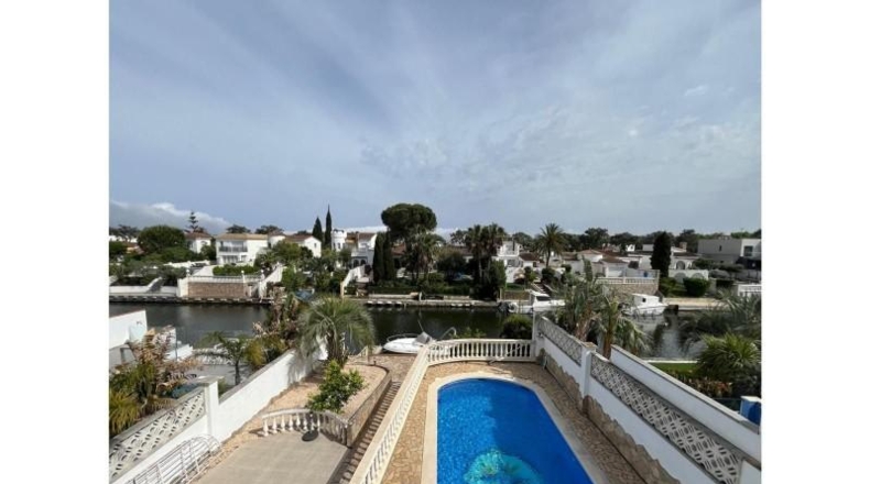 Gerona - Empuriabrava - 542m2