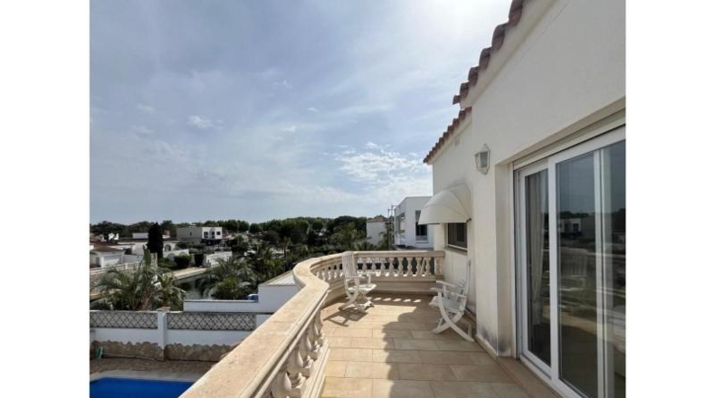 Gerona - Empuriabrava - 542m2