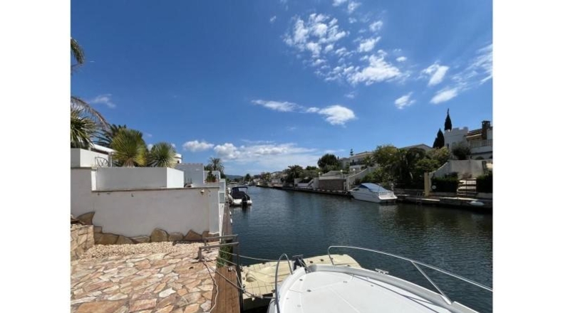 Gerona - Empuriabrava - 542m2