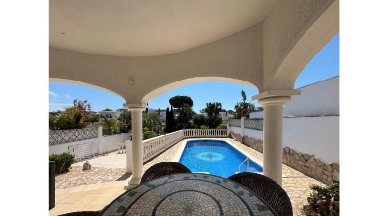 Gerona - Empuriabrava - 542m2