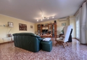 Отдельно стоящий дом с участком на продажу в городе Canet d'en Berenguer Фото