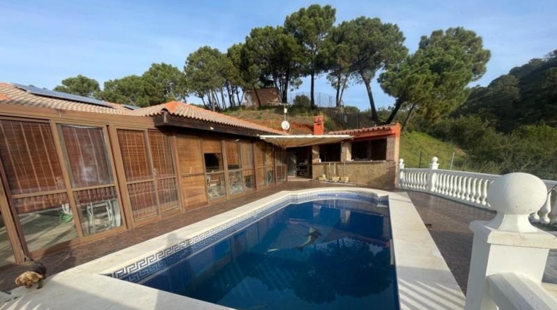 Málaga - Estepona - 10000m2