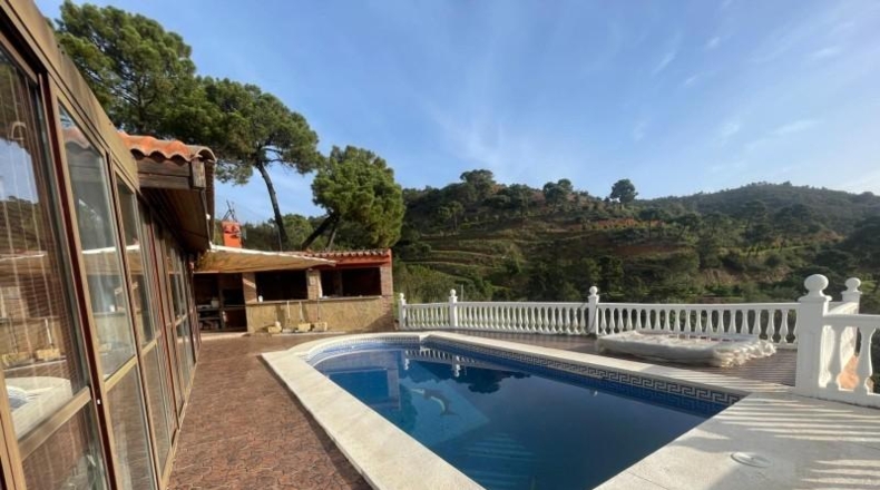 Málaga - Estepona - 10000m2