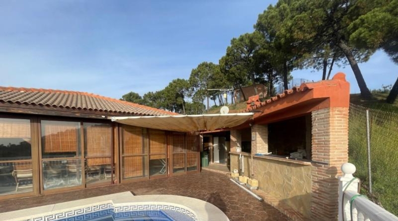 Málaga - Estepona - 10000m2