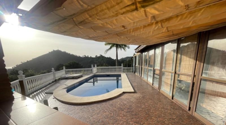 Málaga - Estepona - 10000m2