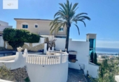 Отдельно стоящий дом с участком на продажу в городе Altea Фото