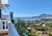 Отдельно стоящий дом с участком на продажу в городе Altea Фото