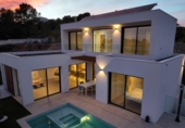 Chalet independiente con terreno en venta en la España, L'Alfàs del Pi, ref: TR340280 foto