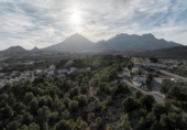 Chalet independiente con terreno en venta en la España, L'Alfàs del Pi, ref: TR340280 foto